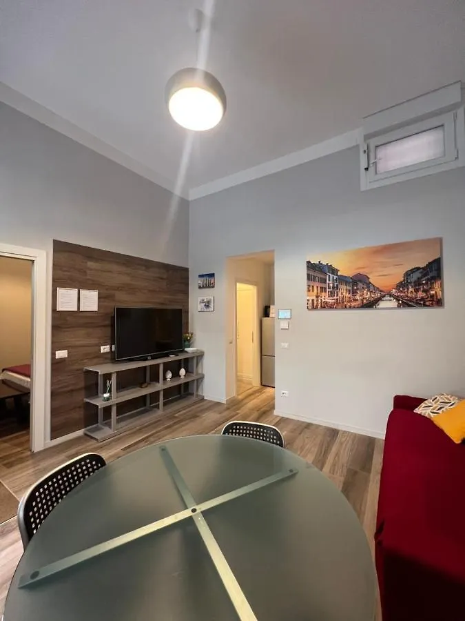 Fiori 3 Apartment Milan